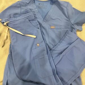 Ceil Blue Figs scrub set